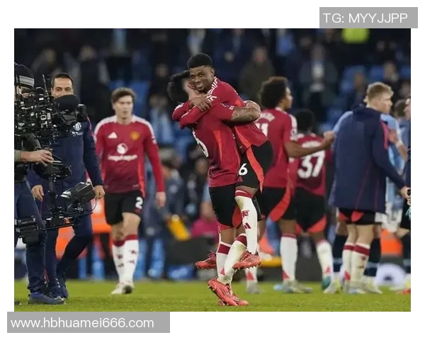 曼联主场逆转曼城精彩对决以四比二赢得胜利再现红魔风采